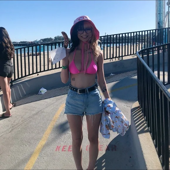 hi! - Picture 1 of 4